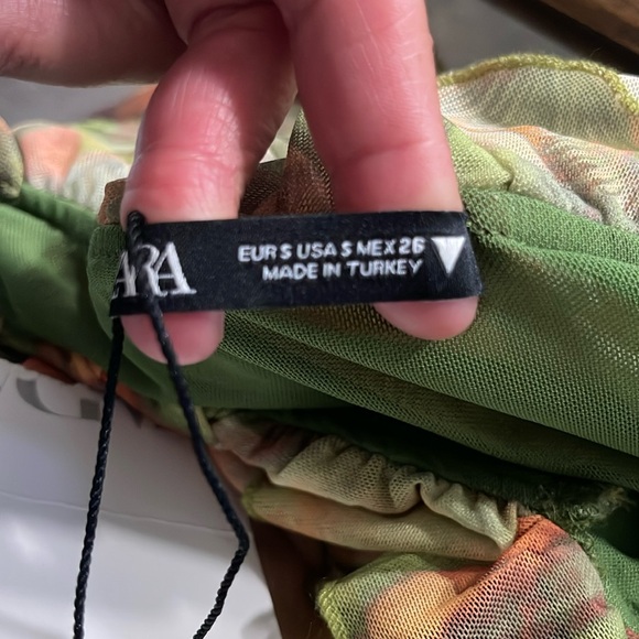 Zara Size Small Sheer Sleeve Ruffled Dress - Tags Attached - Picture 8 of 8